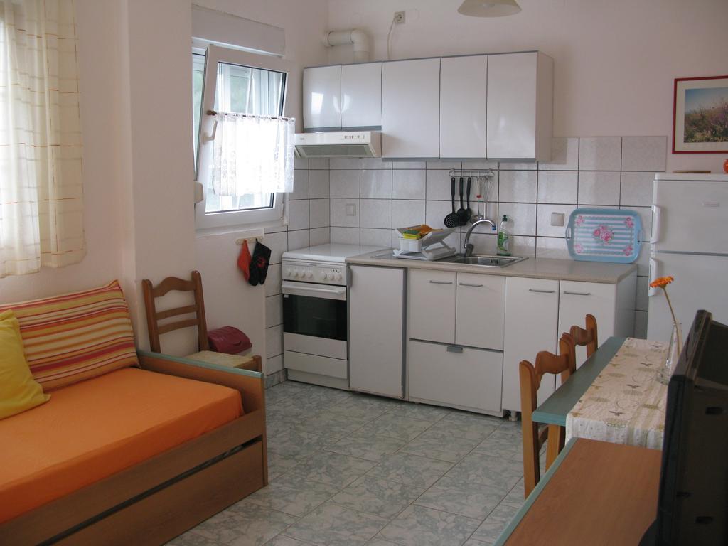 Seaview Aparthotel Nea Poteidaia Room photo