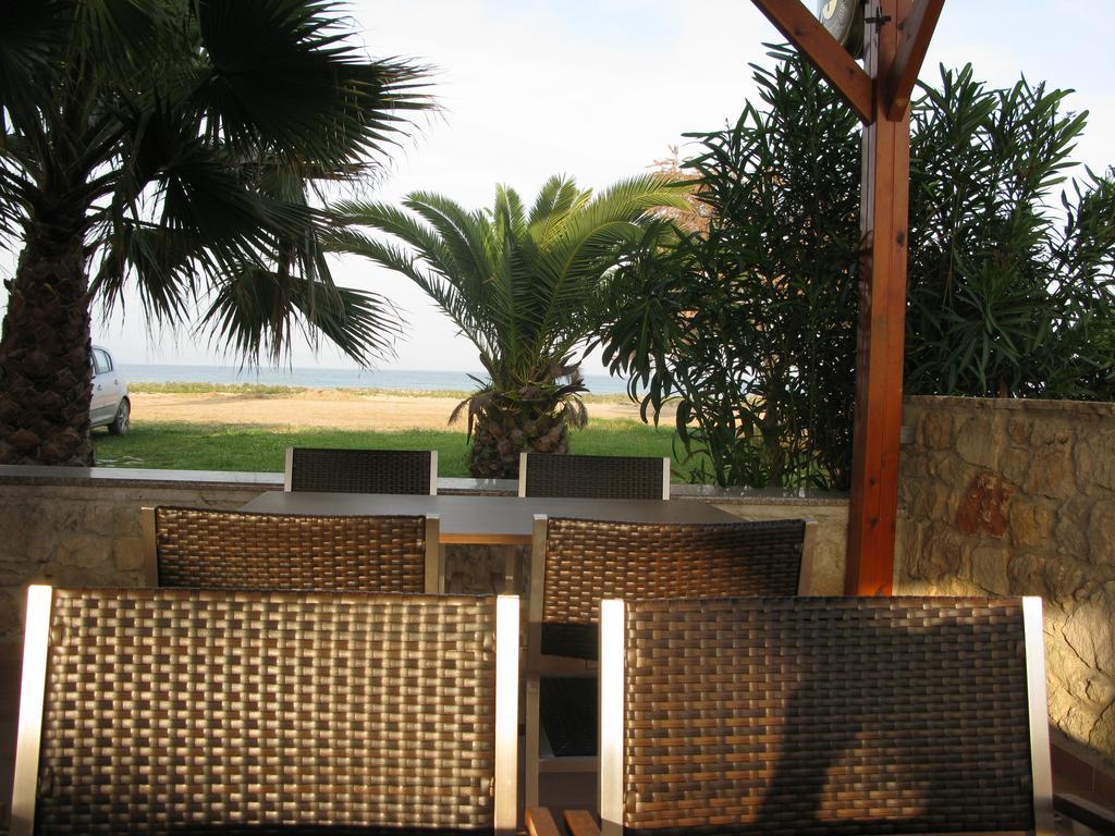 Seaview Aparthotel Nea Poteidaia Exterior photo